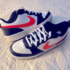 Youth Nike Dunks Low- Size 4.5Y